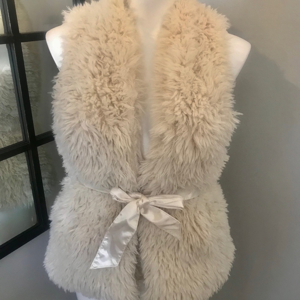 Furry cream vest